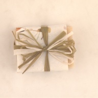 幅：6.5 (cm)×奥行：5.4 (cm)×高さ：3.7 (cm)／83 (g)，撮影・計測日：2000-12-12