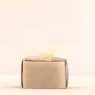 幅：5.9 (cm)×奥行：5.2 (cm)×高さ：4.0 (cm)／76 (g)，撮影・計測日：2000-12-12