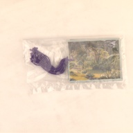 幅：11 (cm)×奥行：5.5 (cm)×高さ：1.4 (cm)／12 (g)，撮影・計測日：2000-12-08