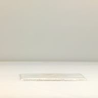 幅：28 (cm)×奥行：22 (cm)×高さ：0.7 (cm)／47 (g)，撮影・計測日：2000-12-27