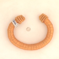 幅：8.8 (cm)×奥行：7.3 (cm)×高さ：2.0 (cm)／2 (g)，撮影・計測日：2002-01-30