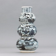 幅：19 (cm)×奥行：19 (cm)×高さ：39 (cm)／2.28 (kg)，撮影・計測日：2004-01-27