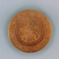 幅：19 (cm)×奥行：19 (cm)×高さ：3.1 (cm)／126 (g)，撮影・計測日：2004-01-27