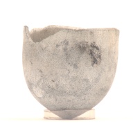 幅：5.6 (cm)×奥行：5.6 (cm)×高さ：5.8 (cm)／8 (g)，撮影・計測日：2004-03-02