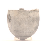 幅：5.6 (cm)×奥行：5.6 (cm)×高さ：5.8 (cm)／8 (g)，撮影・計測日：2004-03-02