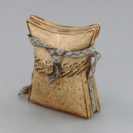 幅：22 (cm)×奥行：15 (cm)×高さ：24 (cm)／186 (g)，撮影・計測日：2004-02-03