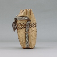 幅：22 (cm)×奥行：15 (cm)×高さ：24 (cm)／186 (g)，撮影・計測日：2004-02-03