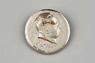 横：5.4 (cm)×厚み：0.7 (cm)×縦：5.4 (cm)／11 (g)，撮影・計測日：2022-01-21